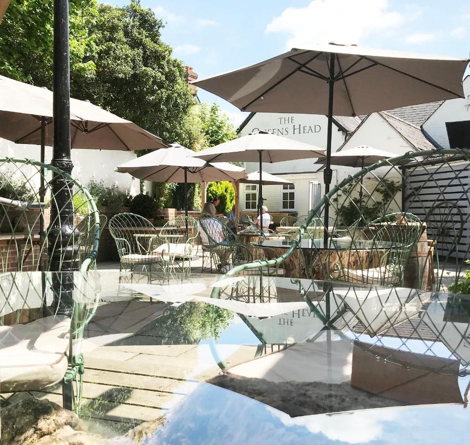 Отель The Queen's Head At Broad Chalke